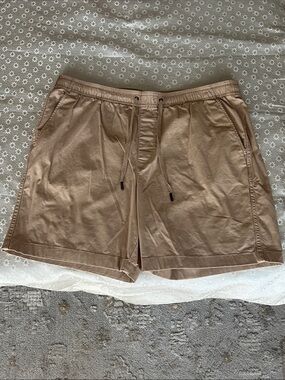 GAP Men’s Beige Drawstring Hybrid Shorts